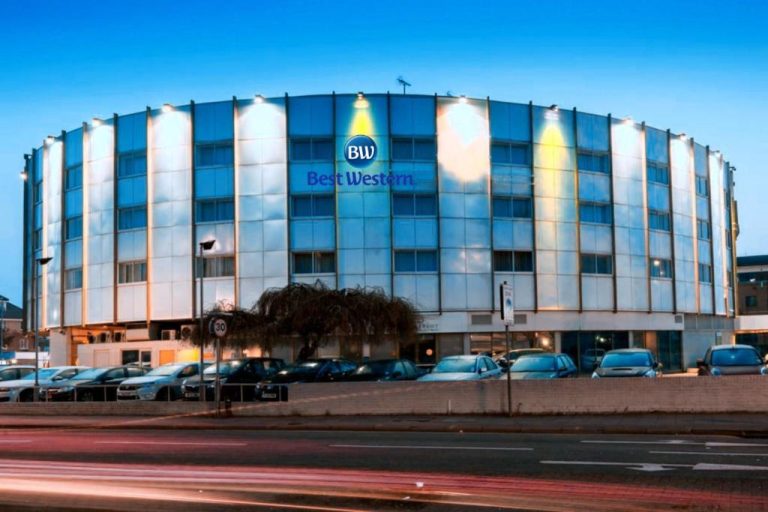 Book Business Hotels Near Heathrow London | 2026 Executive Guide